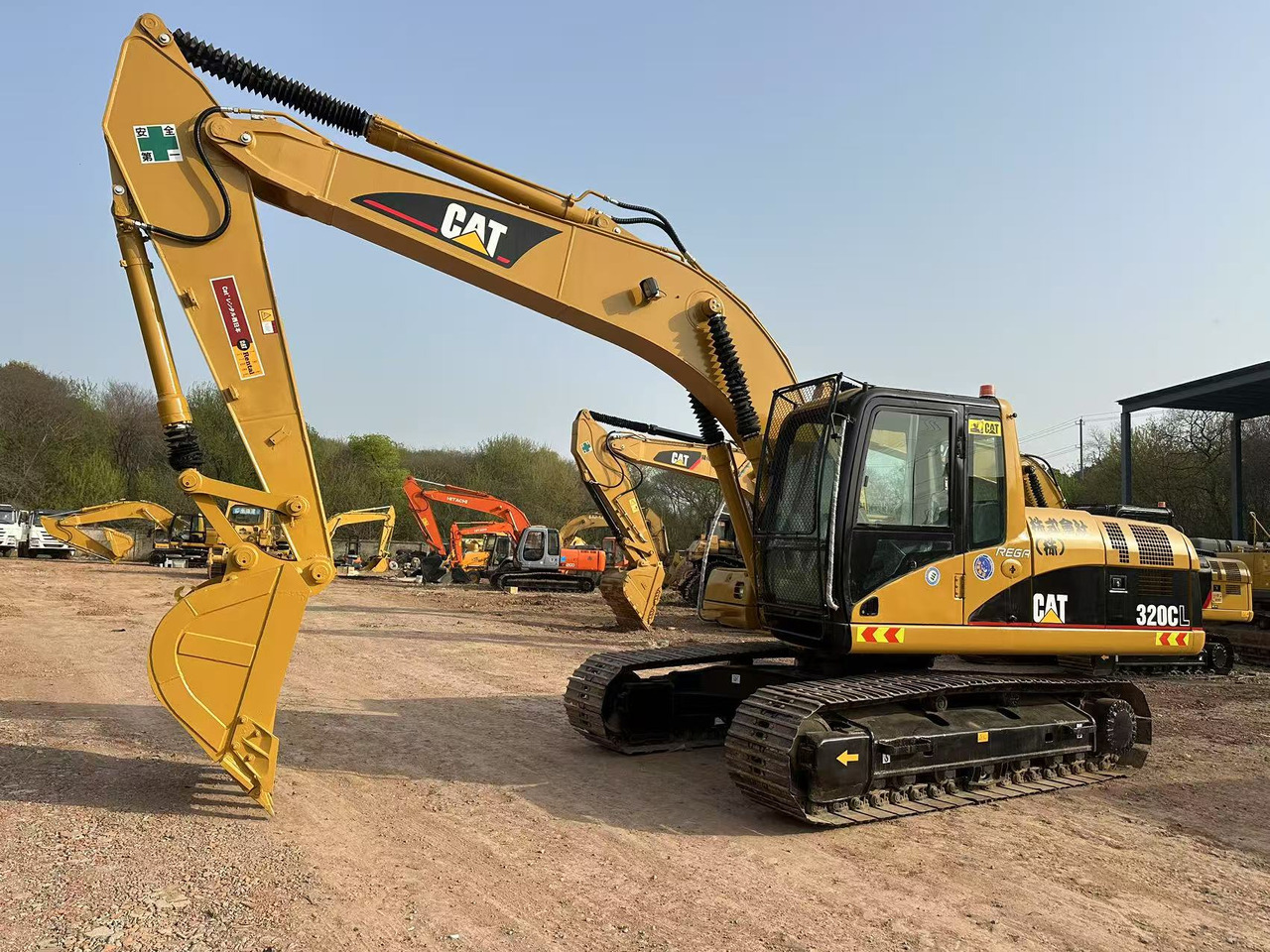 CATERPILLAR 320C - Lánctalpas kotró: 4 kép. CATERPILLAR 320C - Lánctalpas kotró: 4 kép.