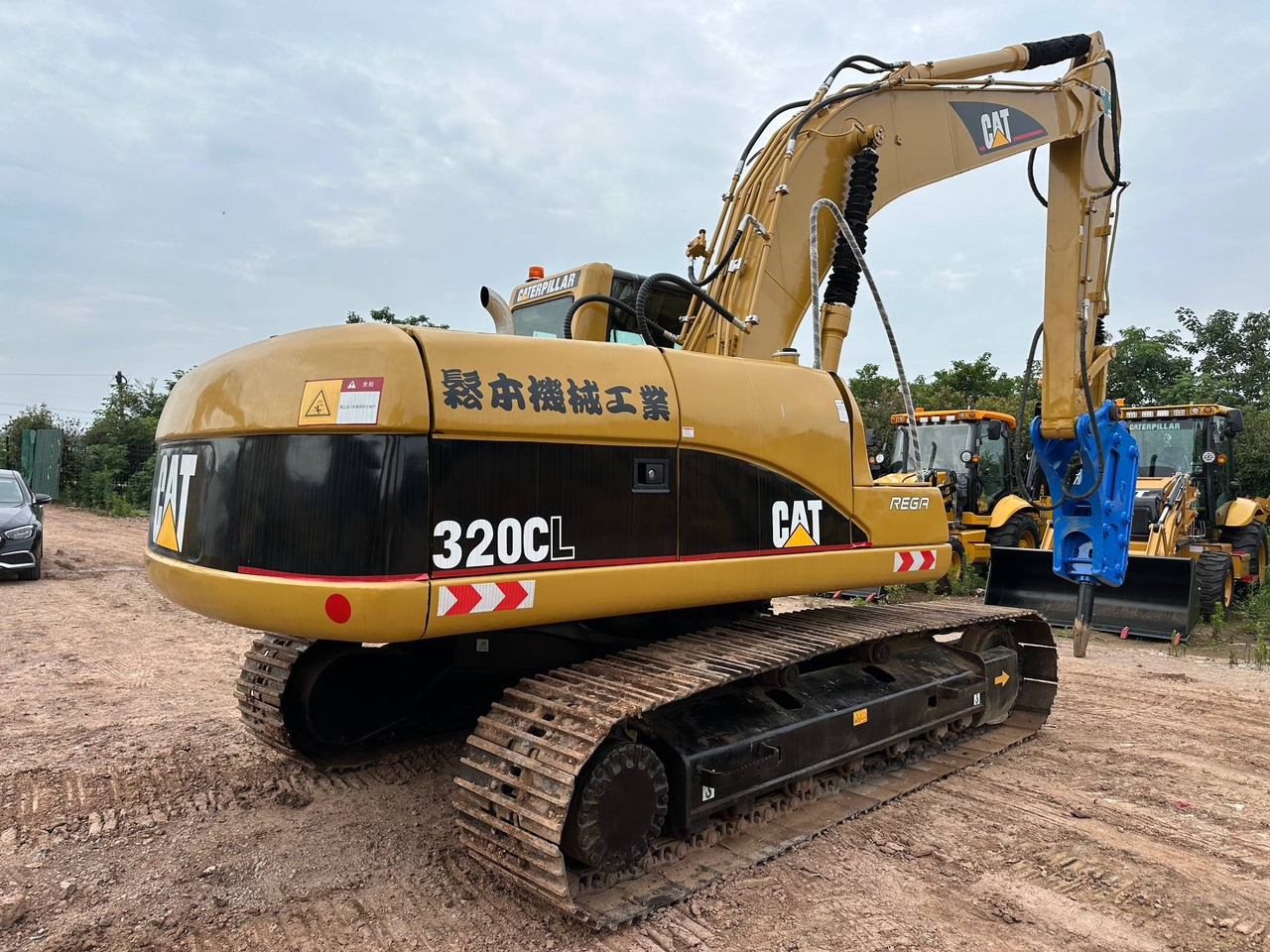 CATERPILLAR 320CL - Lánctalpas kotró: 2 kép. CATERPILLAR 320CL - Lánctalpas kotró: 2 kép.
