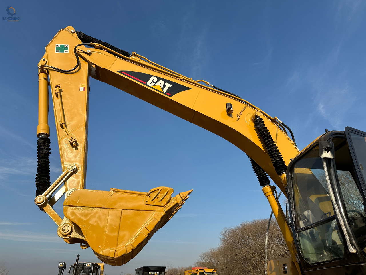 CATERPILLAR 320CL - Kétéltű kotrógép: 5 kép. CATERPILLAR 320CL - Kétéltű kotrógép: 5 kép.