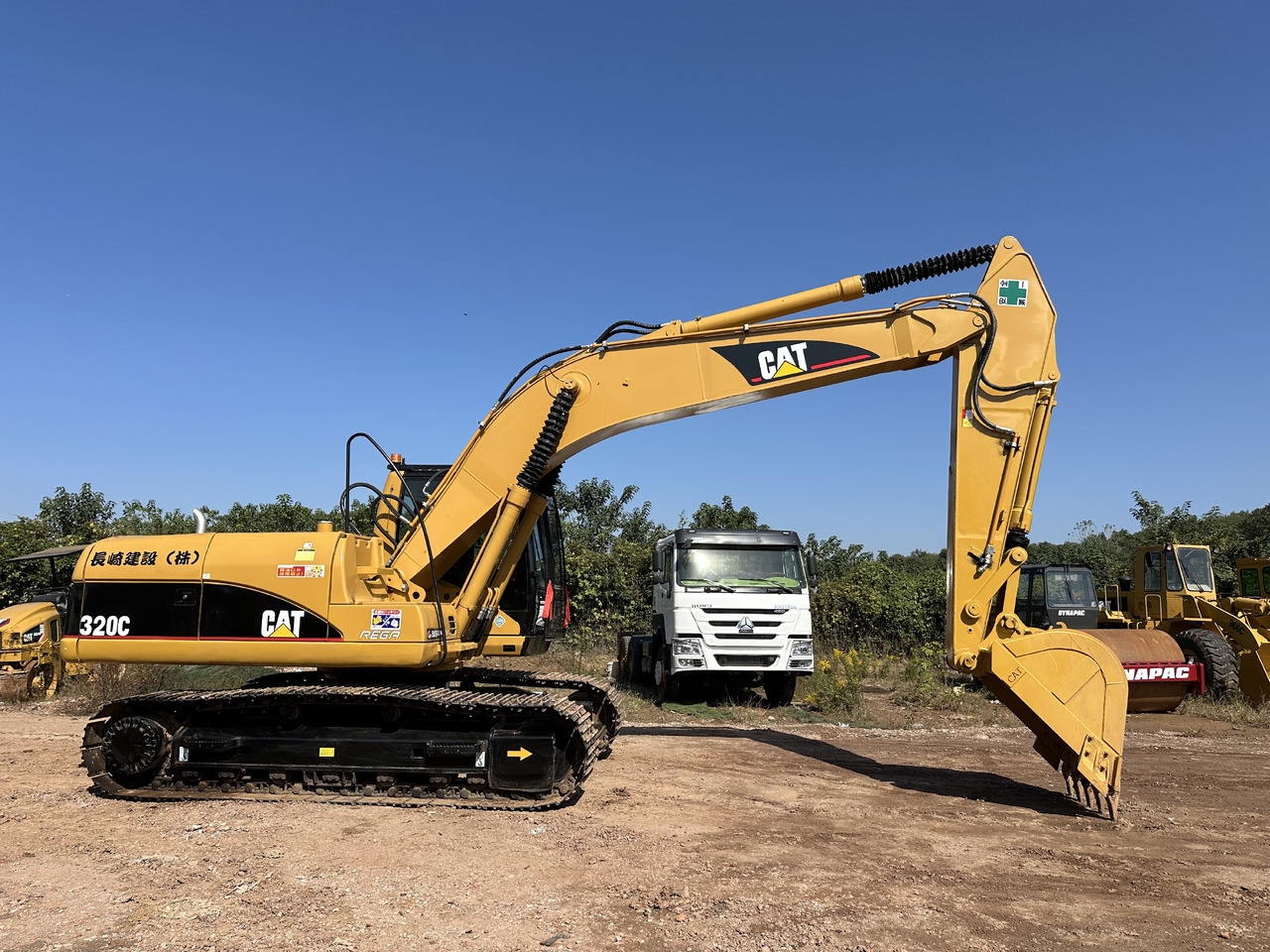 CATERPILLAR 320CL - Lánctalpas kotró: 4 kép. CATERPILLAR 320CL - Lánctalpas kotró: 4 kép.