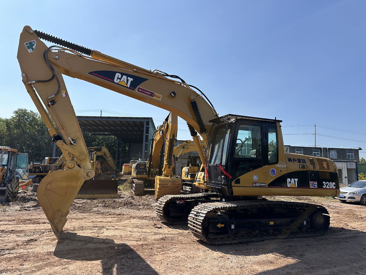 CATERPILLAR 320CL - Lánctalpas kotró: 2 kép. CATERPILLAR 320CL - Lánctalpas kotró: 2 kép.