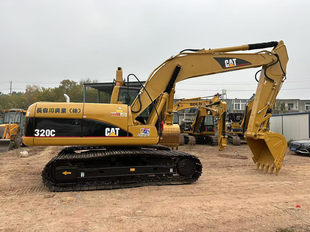 CATERPILLAR 320CL - Lánctalpas kotró: 1 kép. CATERPILLAR 320CL - Lánctalpas kotró: 1 kép.