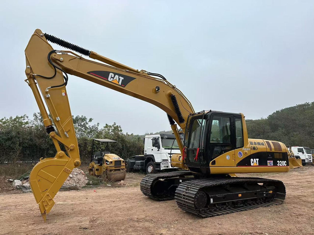 CATERPILLAR 320CL - Lánctalpas kotró: 4 kép. CATERPILLAR 320CL - Lánctalpas kotró: 4 kép.
