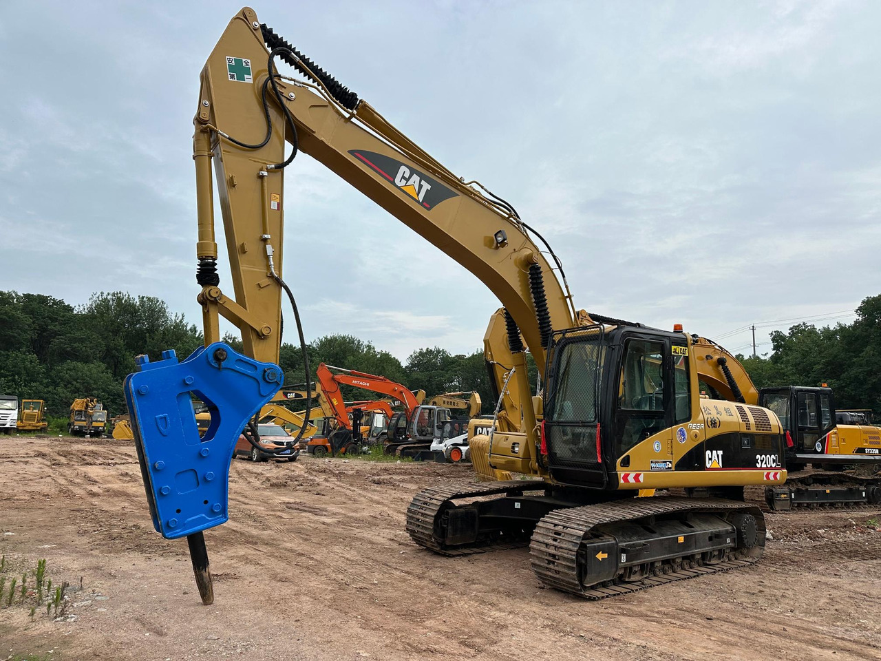 CATERPILLAR 320CL - Lánctalpas kotró: 4 kép. CATERPILLAR 320CL - Lánctalpas kotró: 4 kép.