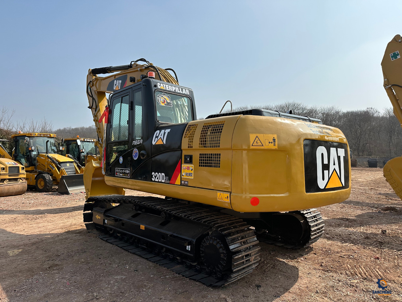 CATERPILLAR 320D2L - Lánctalpas kotró: 5 kép. CATERPILLAR 320D2L - Lánctalpas kotró: 5 kép.