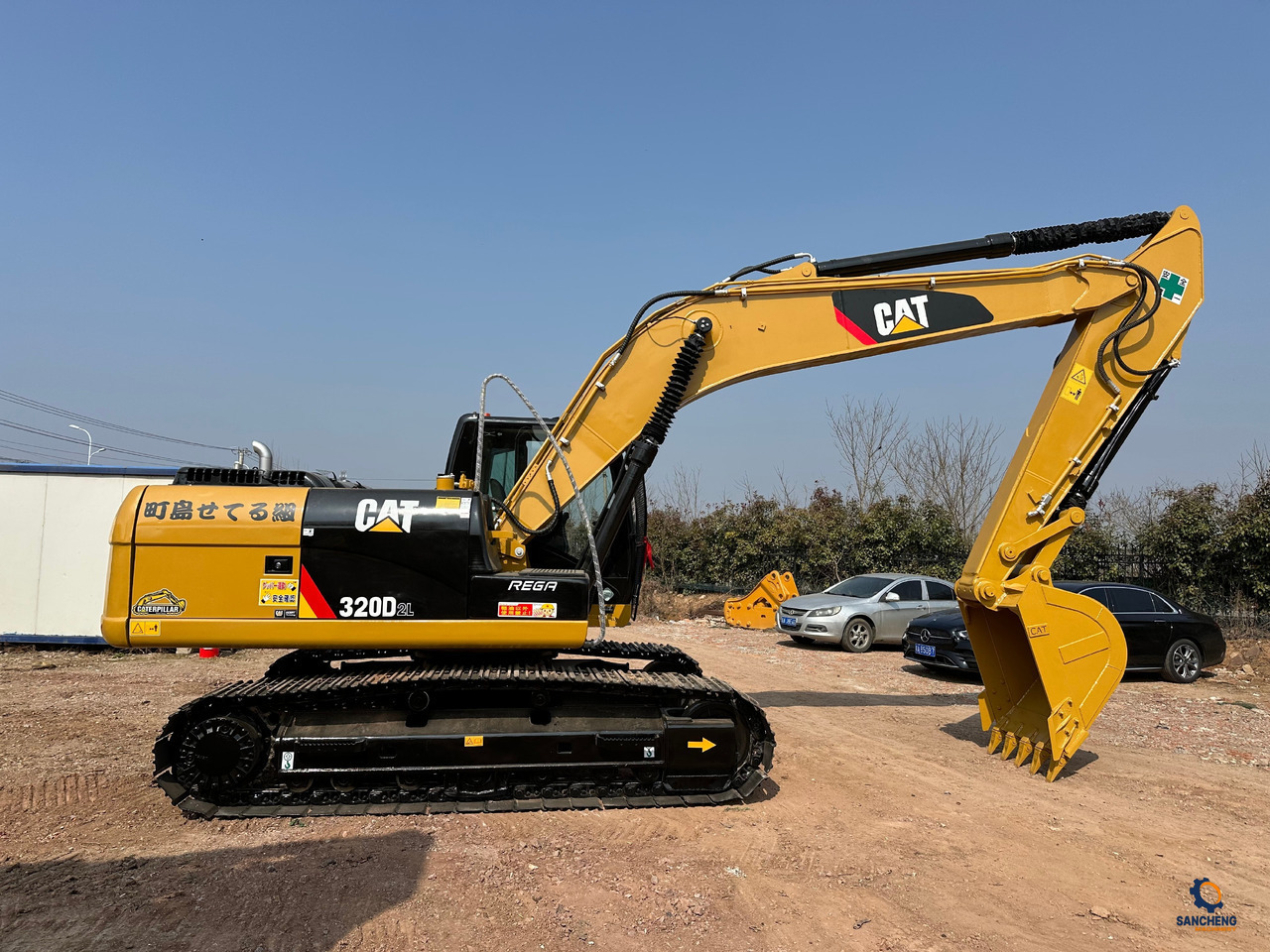 CATERPILLAR 320D2L - Lánctalpas kotró: 1 kép. CATERPILLAR 320D2L - Lánctalpas kotró: 1 kép.