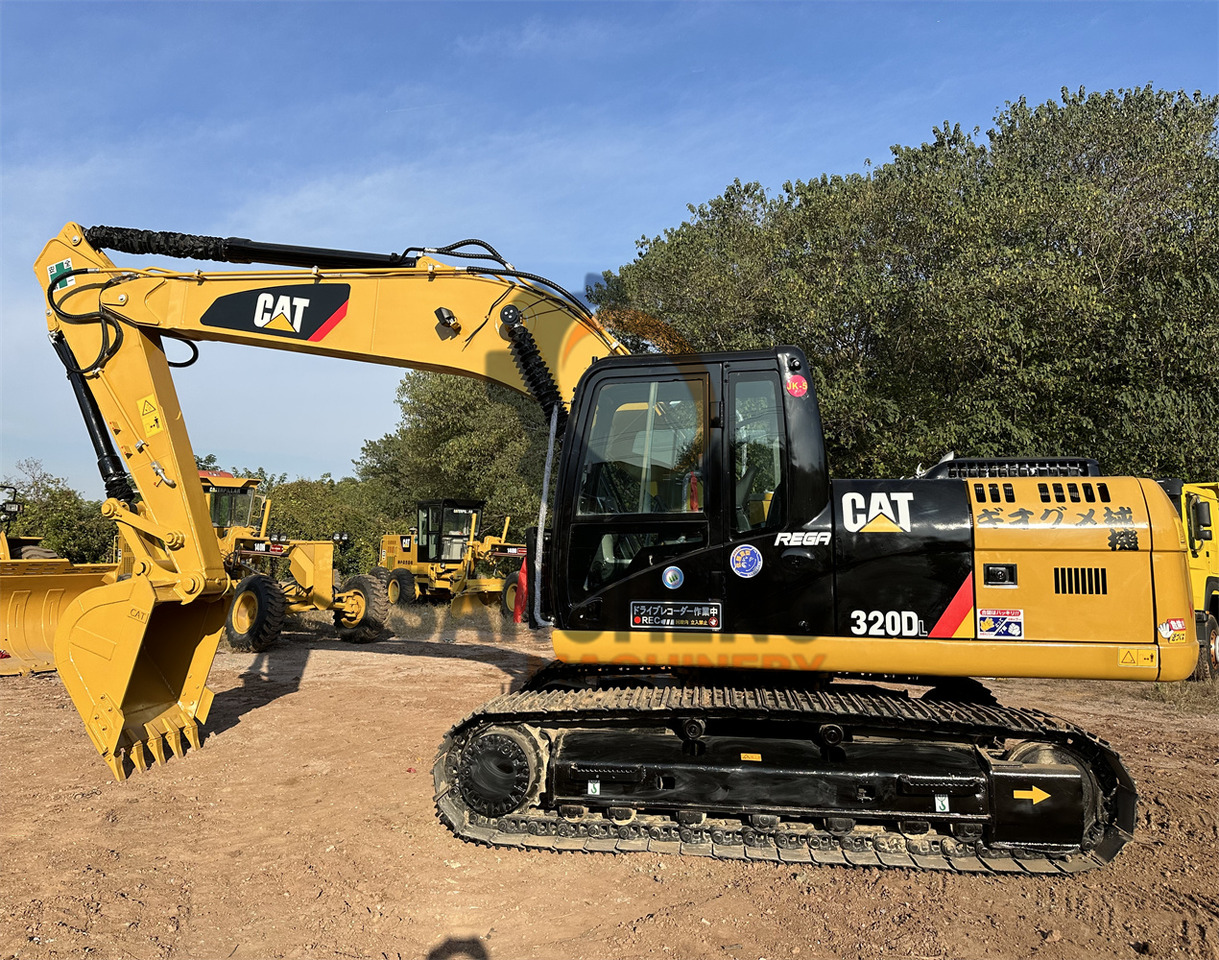 CATERPILLAR 320DL - Lánctalpas kotró: 1 kép. CATERPILLAR 320DL - Lánctalpas kotró: 1 kép.