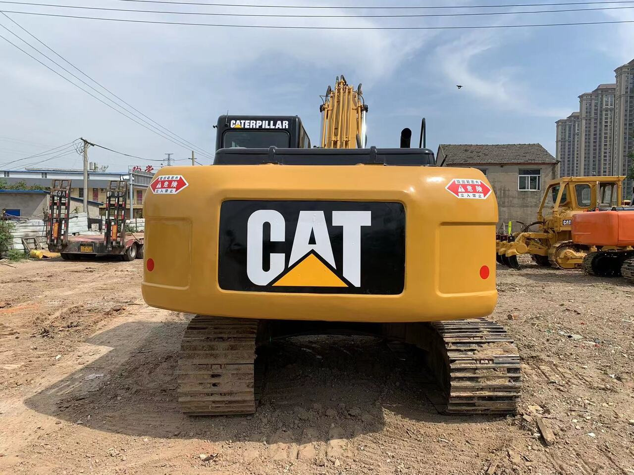 CATERPILLAR 320DL - Lánctalpas kotró: 5 kép. CATERPILLAR 320DL - Lánctalpas kotró: 5 kép.