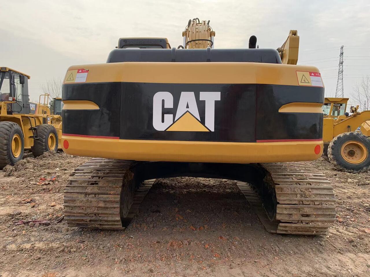 CATERPILLAR 325BL - Kotrógép: 3 kép. CATERPILLAR 325BL - Kotrógép: 3 kép.