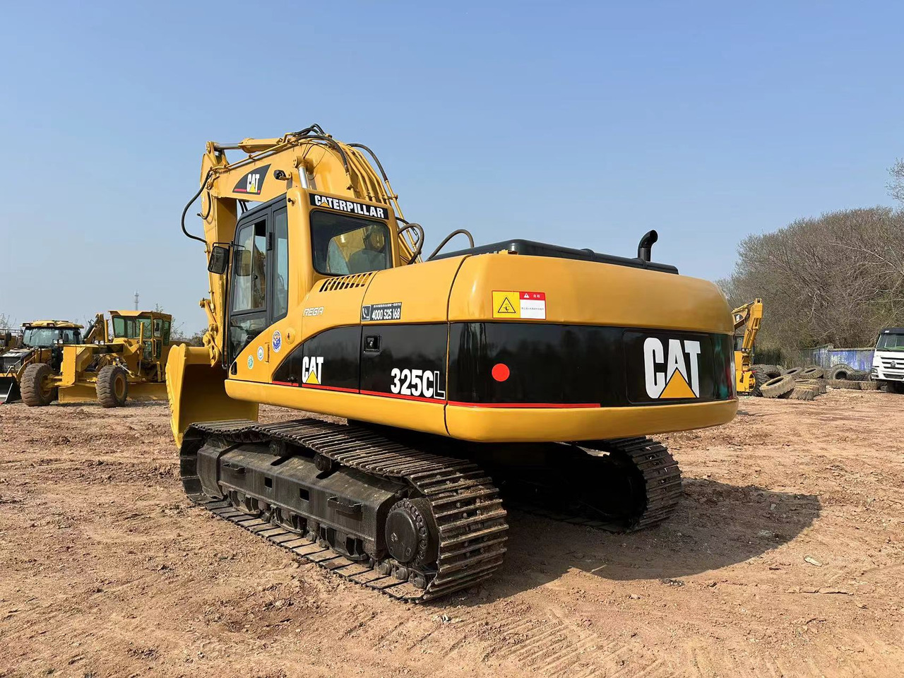 CATERPILLAR 325C - Lánctalpas kotró: 5 kép. CATERPILLAR 325C - Lánctalpas kotró: 5 kép.