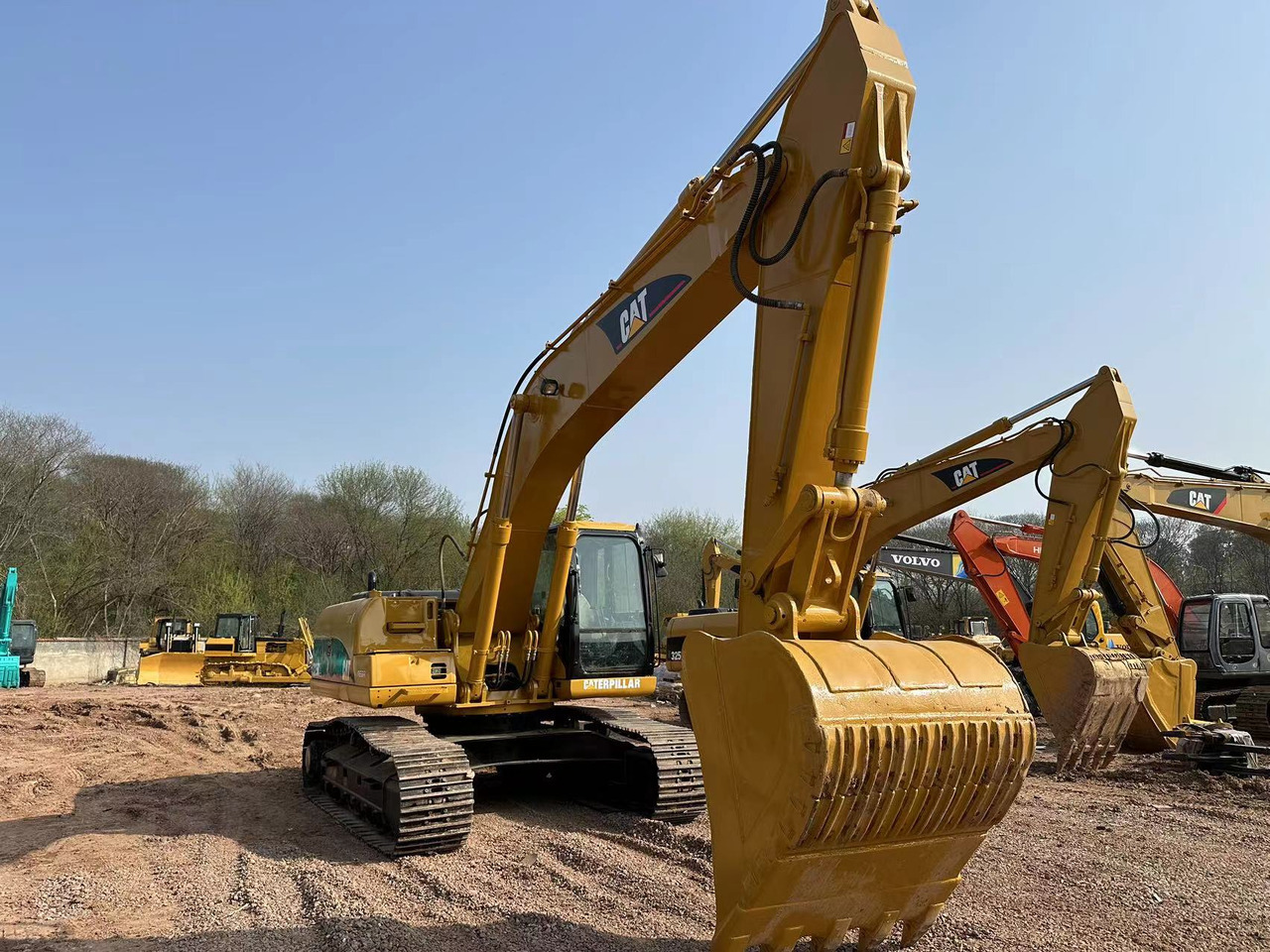CATERPILLAR 325C - Lánctalpas kotró: 3 kép. CATERPILLAR 325C - Lánctalpas kotró: 3 kép.