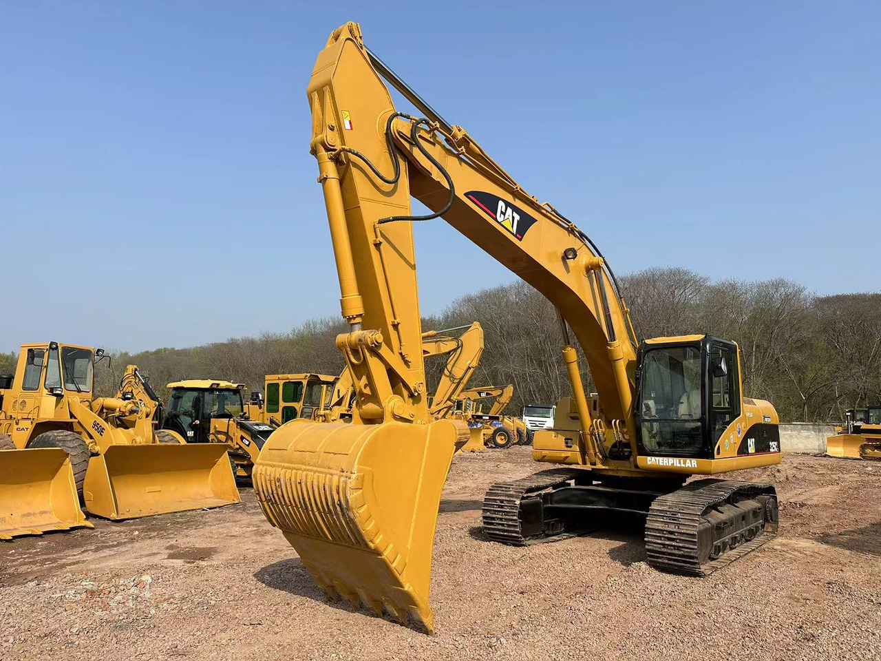 CATERPILLAR 325C - Lánctalpas kotró: 2 kép. CATERPILLAR 325C - Lánctalpas kotró: 2 kép.