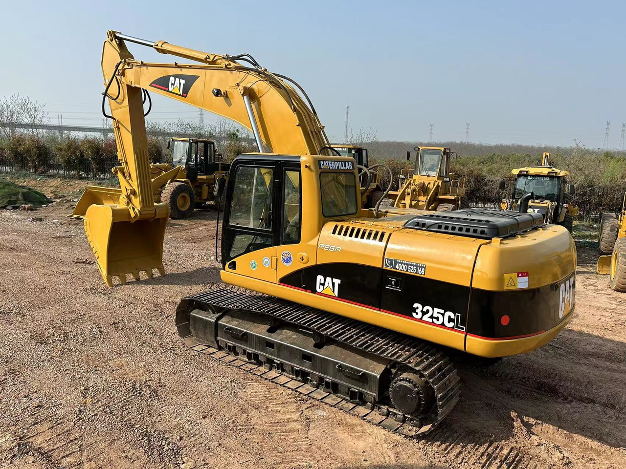 CATERPILLAR 325C - Lánctalpas kotró: 4 kép. CATERPILLAR 325C - Lánctalpas kotró: 4 kép.