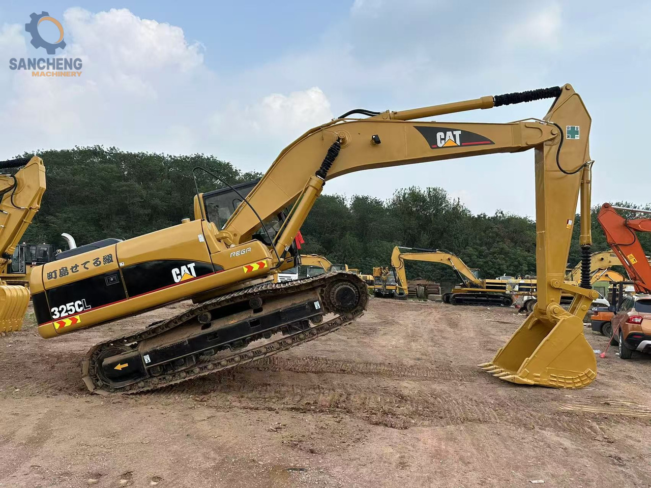 CATERPILLAR 325CL - Kotrógép: 3 kép. CATERPILLAR 325CL - Kotrógép: 3 kép.