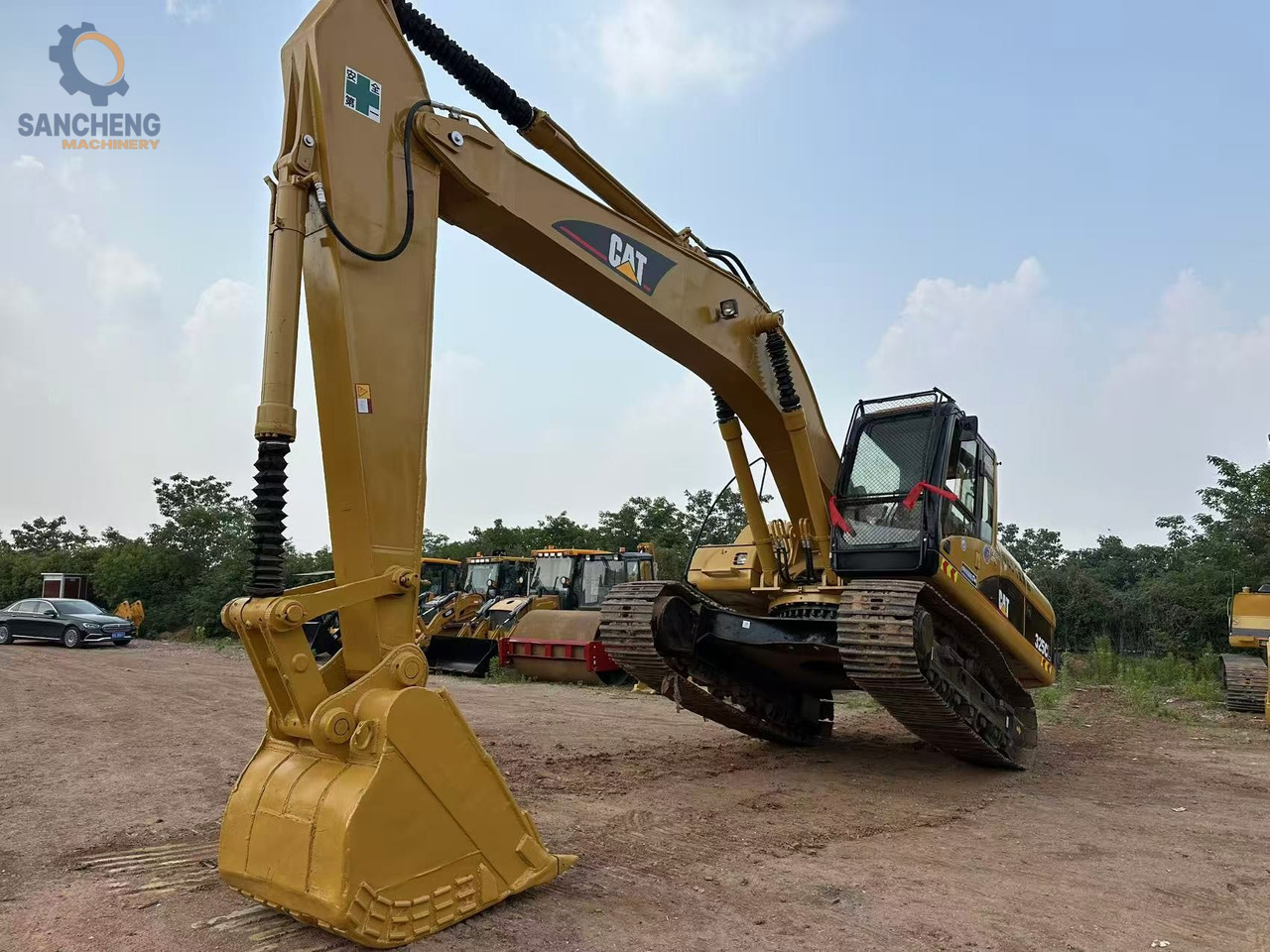 CATERPILLAR 325CL - Kotrógép: 2 kép. CATERPILLAR 325CL - Kotrógép: 2 kép.
