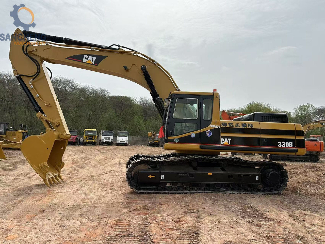 CATERPILLAR 330BL - Lánctalpas kotró: 4 kép. CATERPILLAR 330BL - Lánctalpas kotró: 4 kép.
