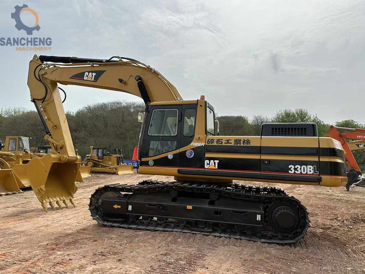 CATERPILLAR 330BL - Lánctalpas kotró: 5 kép. CATERPILLAR 330BL - Lánctalpas kotró: 5 kép.