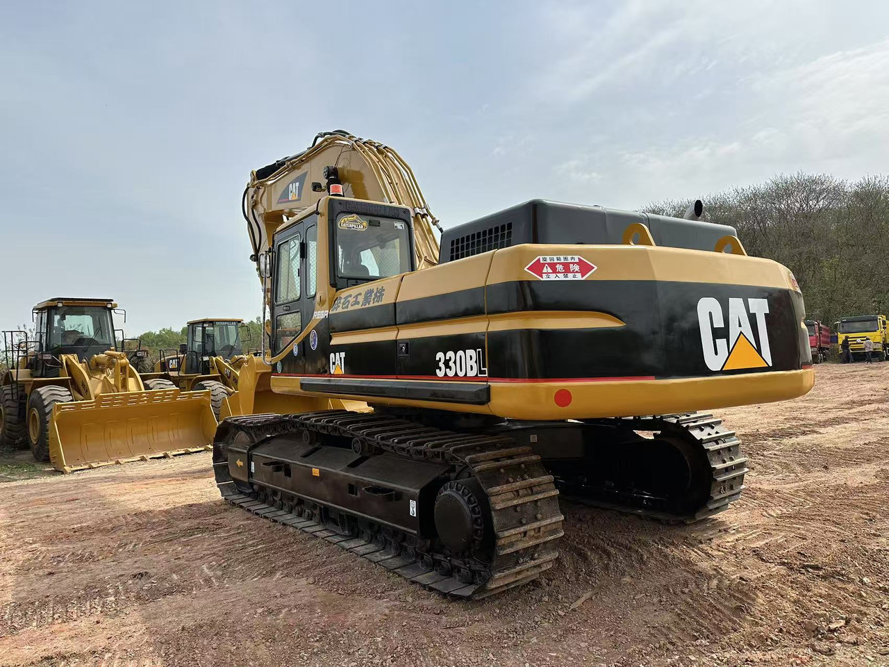 CATERPILLAR 330BL - Kotrógép: 5 kép. CATERPILLAR 330BL - Kotrógép: 5 kép.