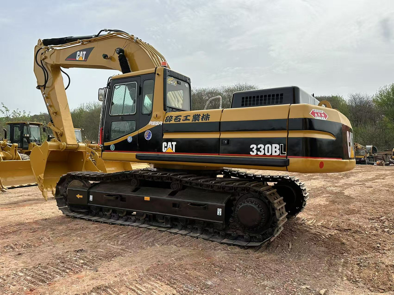 CATERPILLAR 330BL - Kotrógép: 2 kép. CATERPILLAR 330BL - Kotrógép: 2 kép.