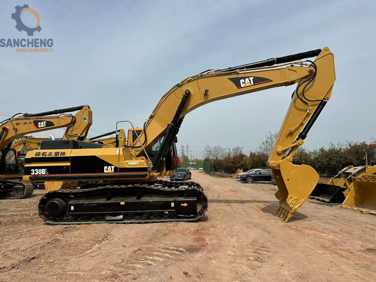 CATERPILLAR 330BL - Lánctalpas kotró: 2 kép. CATERPILLAR 330BL - Lánctalpas kotró: 2 kép.