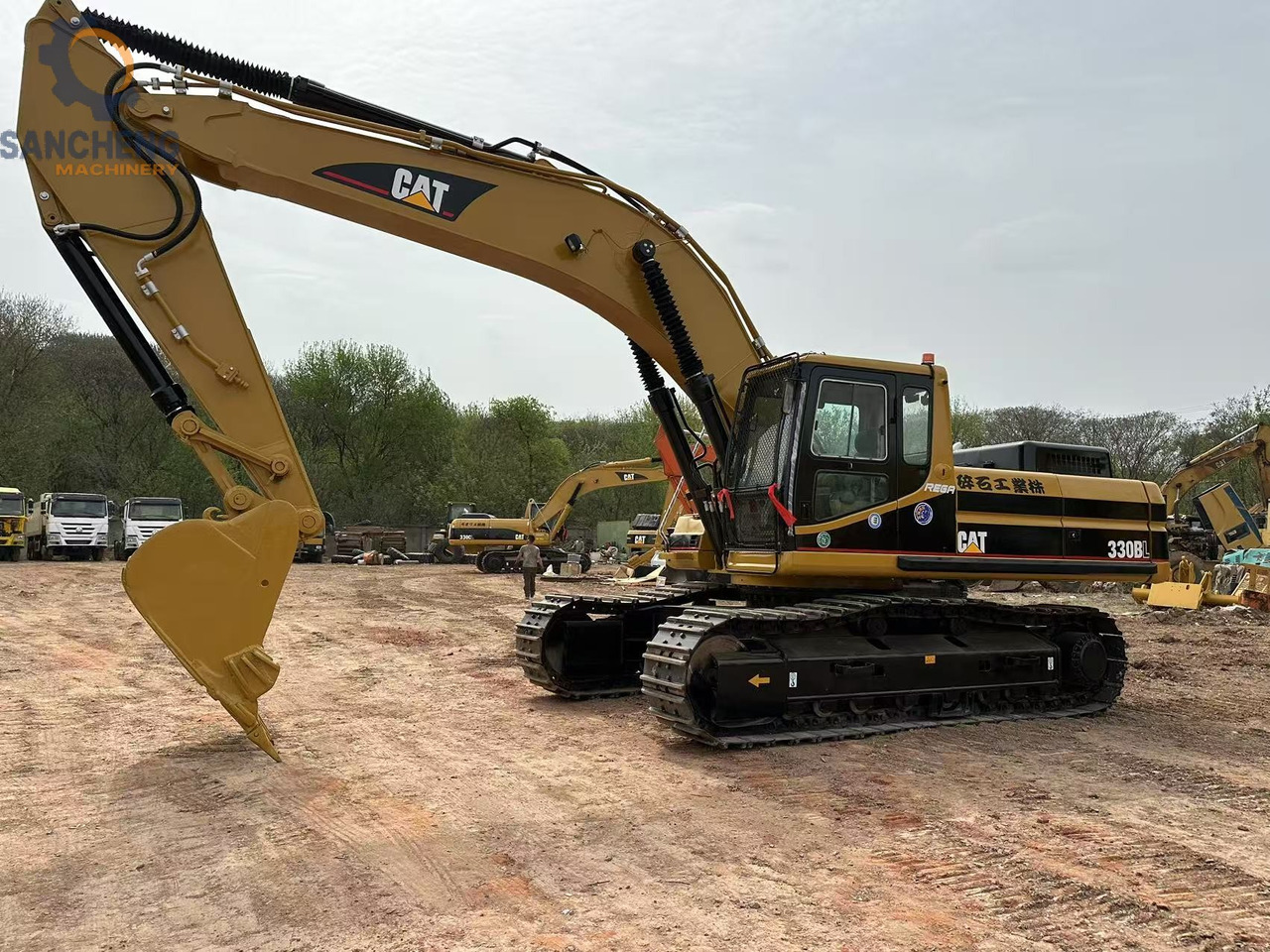 CATERPILLAR 330BL - Lánctalpas kotró: 3 kép. CATERPILLAR 330BL - Lánctalpas kotró: 3 kép.