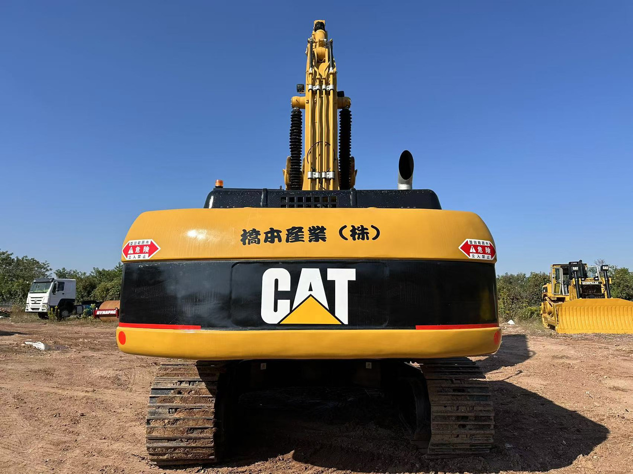 CATERPILLAR 330C - Kotrógép: 5 kép. CATERPILLAR 330C - Kotrógép: 5 kép.