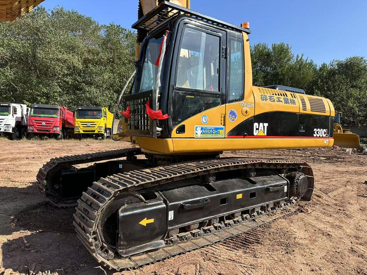 CATERPILLAR 330C - Kotrógép: 2 kép. CATERPILLAR 330C - Kotrógép: 2 kép.