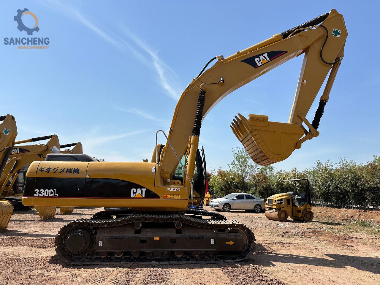 CATERPILLAR 330CL - Kotrógép: 2 kép. CATERPILLAR 330CL - Kotrógép: 2 kép.
