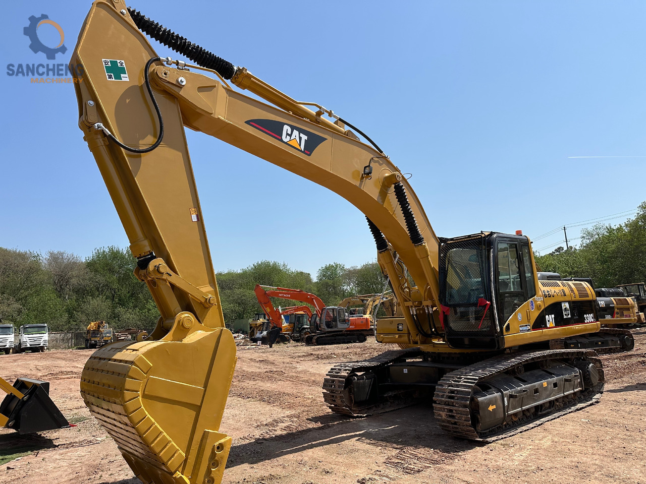 CATERPILLAR 330CL - Kotrógép: 2 kép. CATERPILLAR 330CL - Kotrógép: 2 kép.