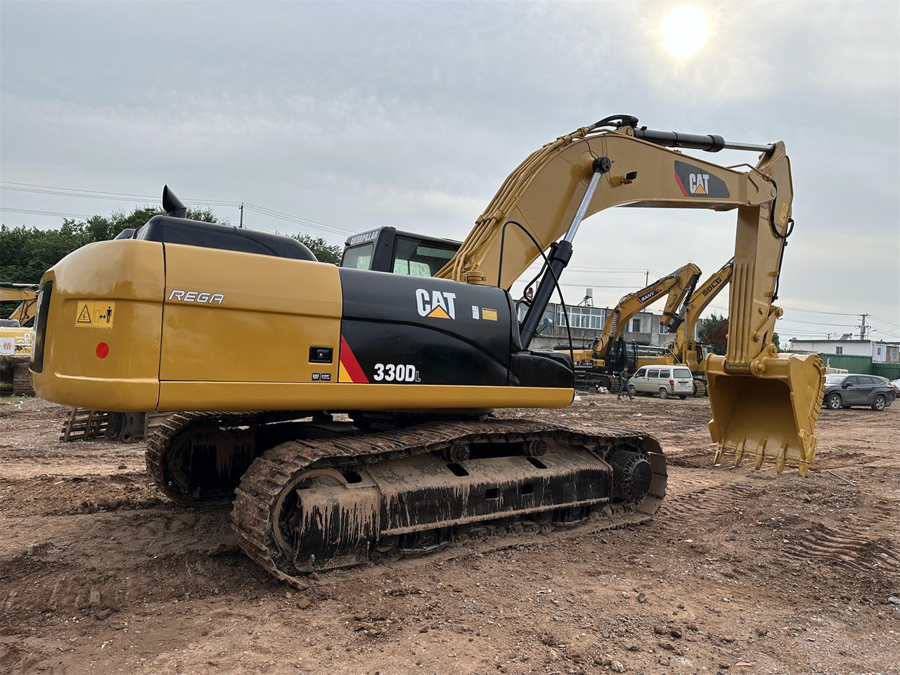 Lánctalpas kotró CATERPILLAR 330D: 7 kép.