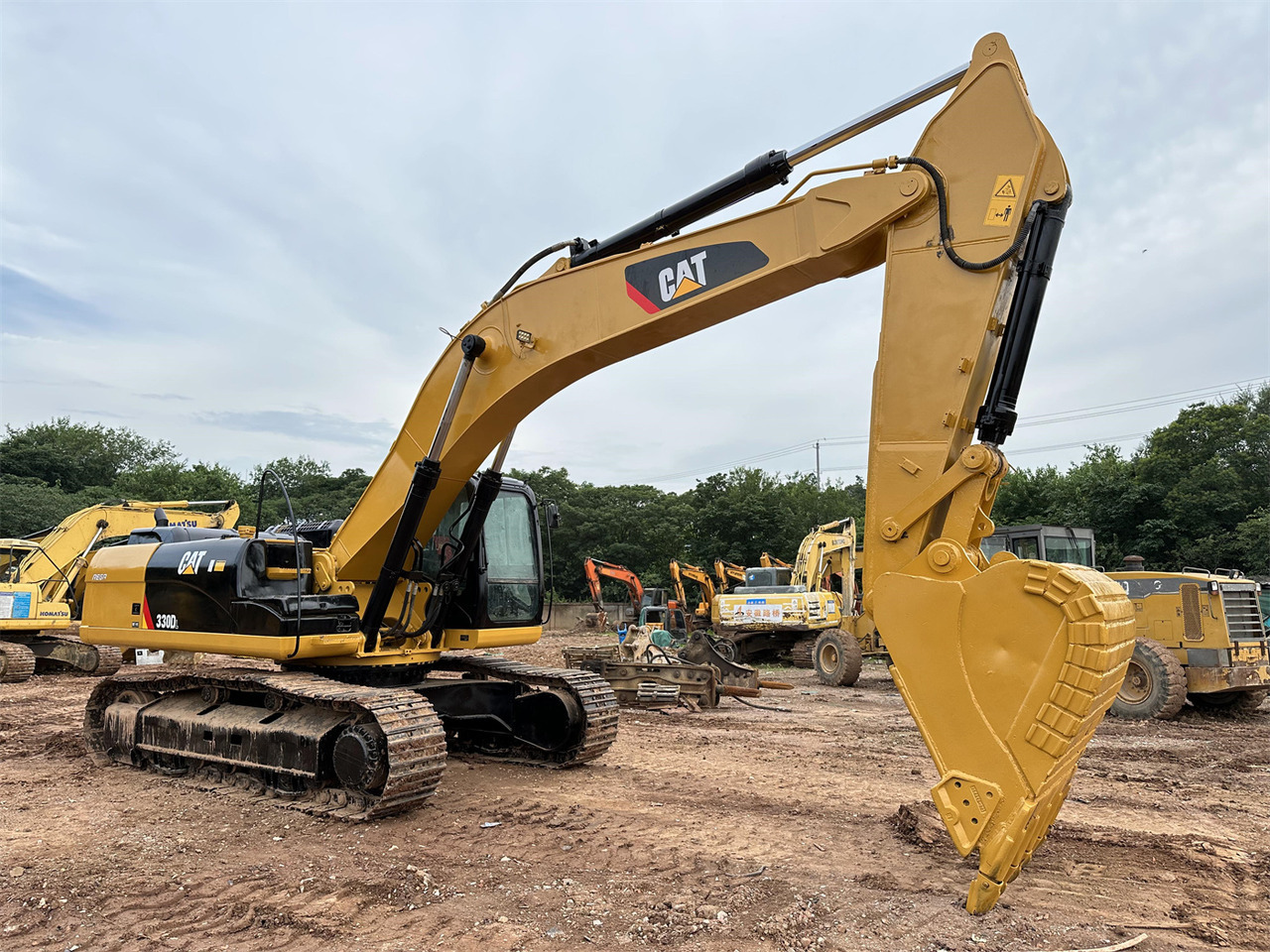 CATERPILLAR 330D - Lánctalpas kotró: 2 kép. CATERPILLAR 330D - Lánctalpas kotró: 2 kép.
