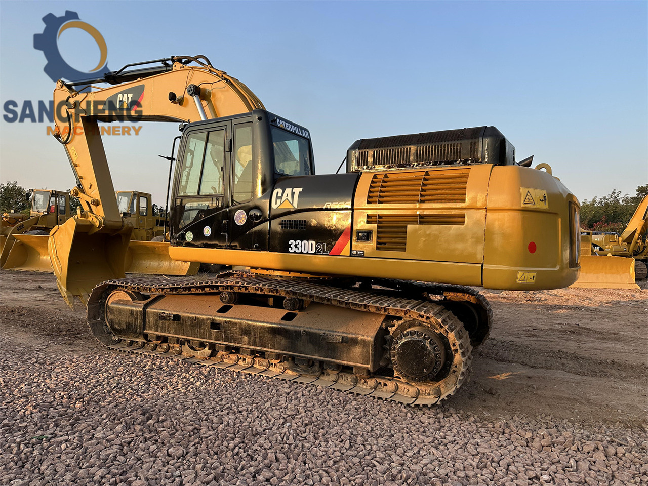 CATERPILLAR 330D2L - Lánctalpas kotró: 4 kép. CATERPILLAR 330D2L - Lánctalpas kotró: 4 kép.