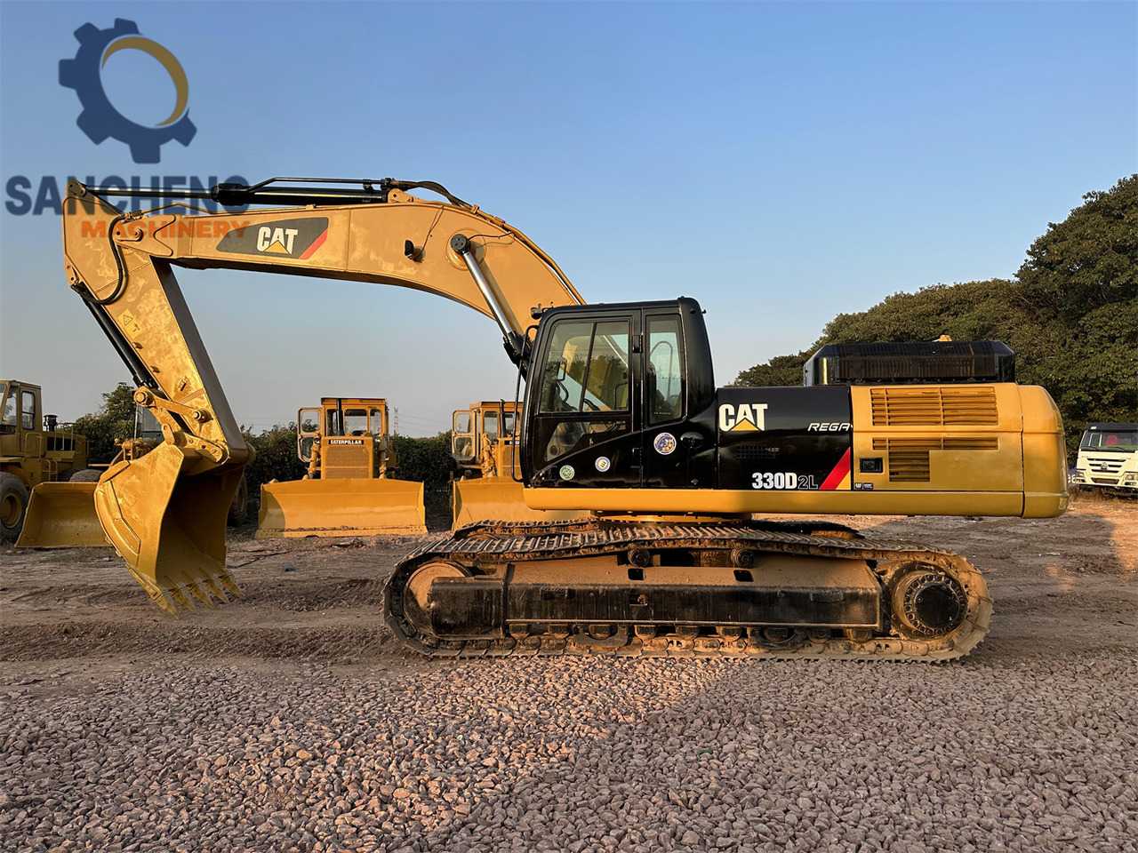 CATERPILLAR 330D2L - Lánctalpas kotró: 3 kép. CATERPILLAR 330D2L - Lánctalpas kotró: 3 kép.