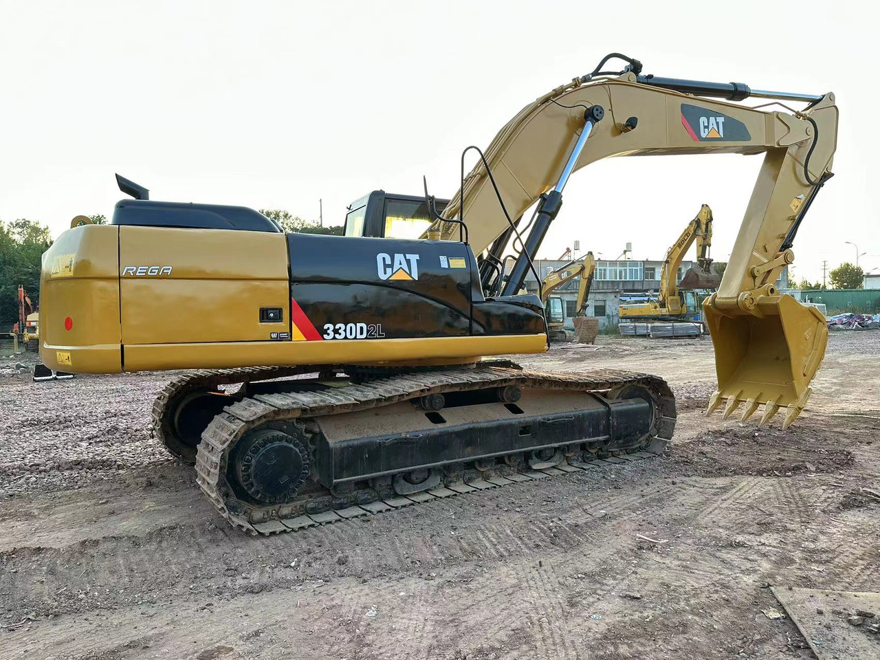 CATERPILLAR 330D2L excavator - Lánctalpas kotró: 5 kép. CATERPILLAR 330D2L excavator - Lánctalpas kotró: 5 kép.