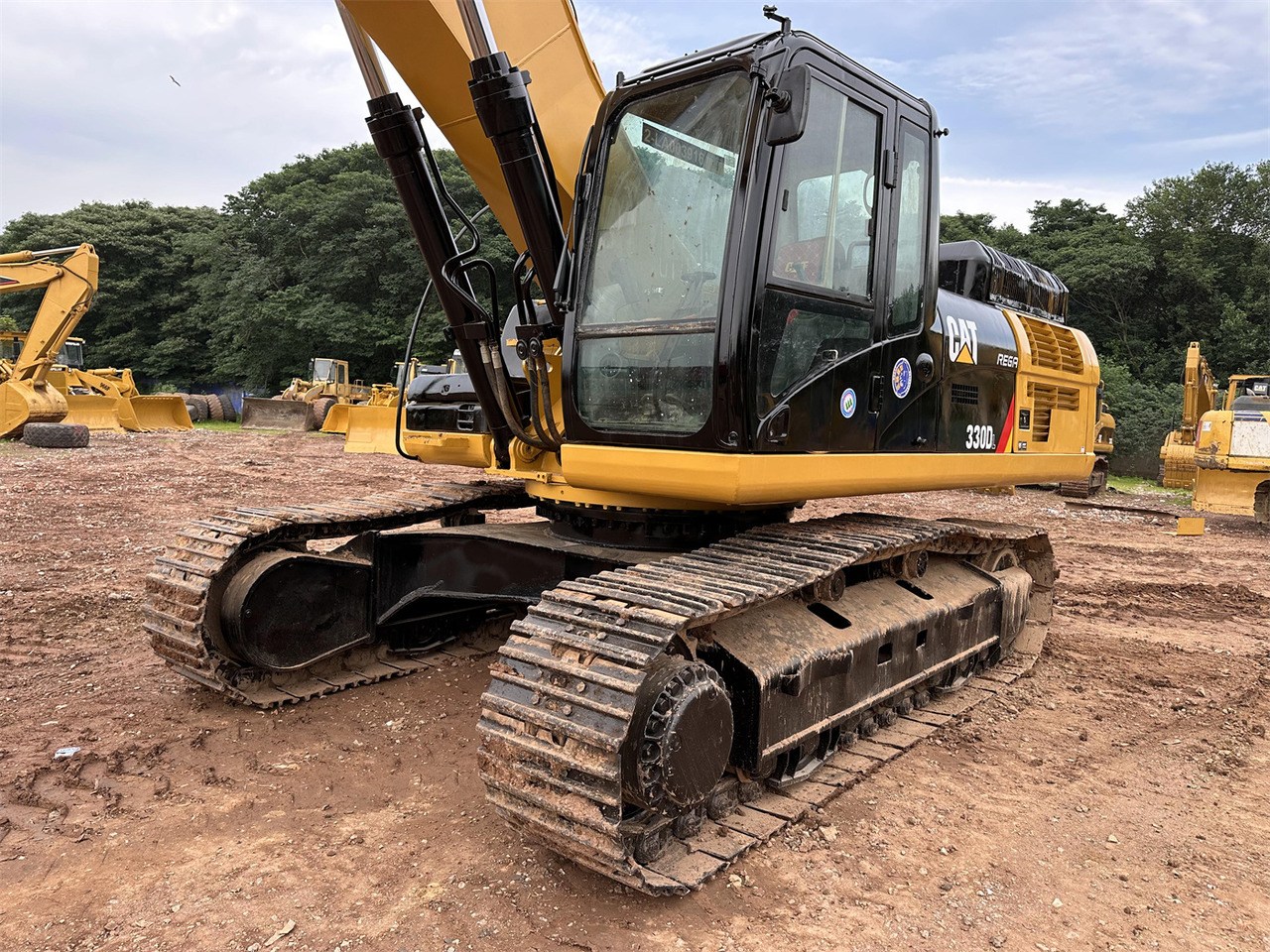 CATERPILLAR 330DL - Lánctalpas kotró: 4 kép. CATERPILLAR 330DL - Lánctalpas kotró: 4 kép.