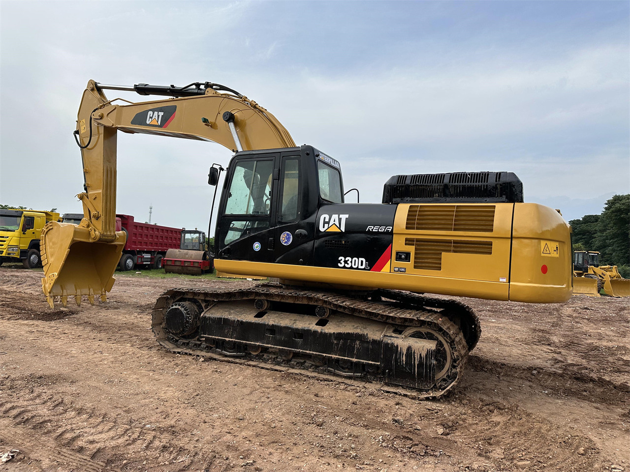 CATERPILLAR 330DL - Lánctalpas kotró: 1 kép. CATERPILLAR 330DL - Lánctalpas kotró: 1 kép.