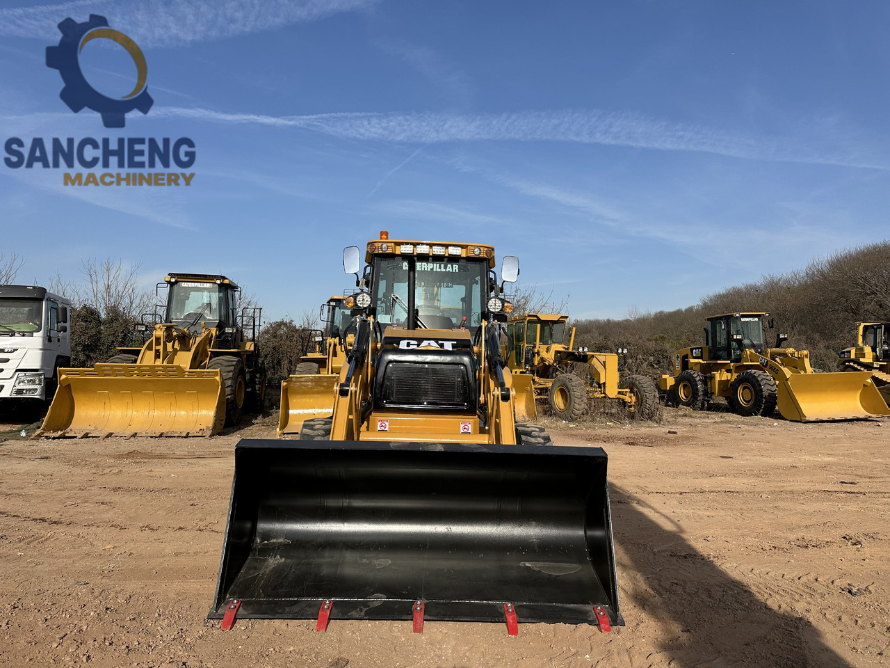 CATERPILLAR 420F2 - Kotrórakodó: 4 kép. CATERPILLAR 420F2 - Kotrórakodó: 4 kép.