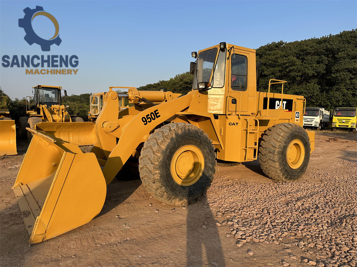 CATERPILLAR 950E - Gumikerekes homlokrakodó: 1 kép. CATERPILLAR 950E - Gumikerekes homlokrakodó: 1 kép.