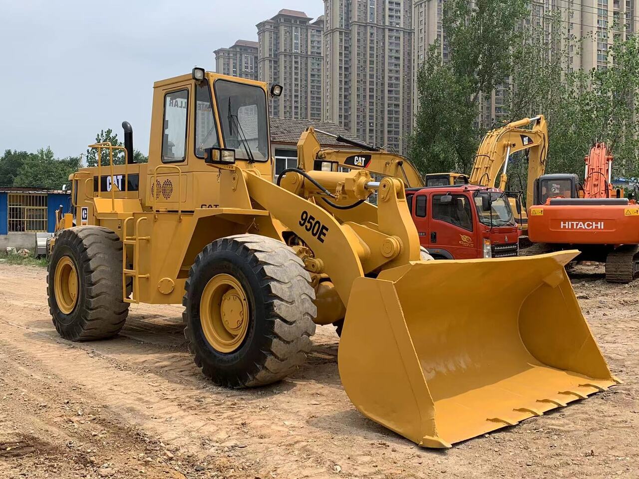 CATERPILLAR 950E - Gumikerekes homlokrakodó: 4 kép. CATERPILLAR 950E - Gumikerekes homlokrakodó: 4 kép.