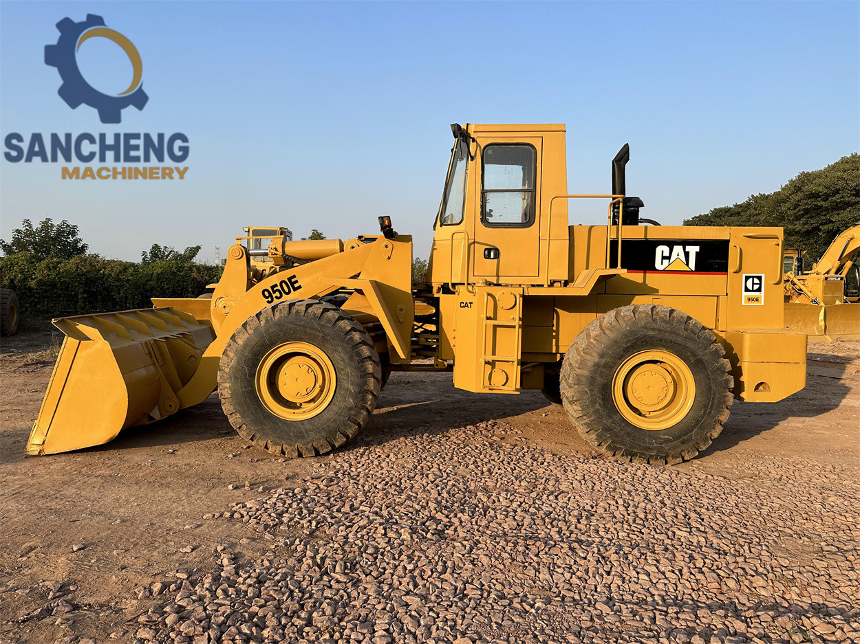 CATERPILLAR 950E - Gumikerekes homlokrakodó: 5 kép. CATERPILLAR 950E - Gumikerekes homlokrakodó: 5 kép.