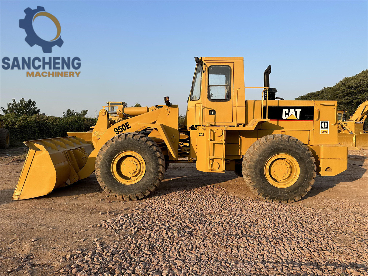 CATERPILLAR 950E - Gumikerekes homlokrakodó: 5 kép. CATERPILLAR 950E - Gumikerekes homlokrakodó: 5 kép.
