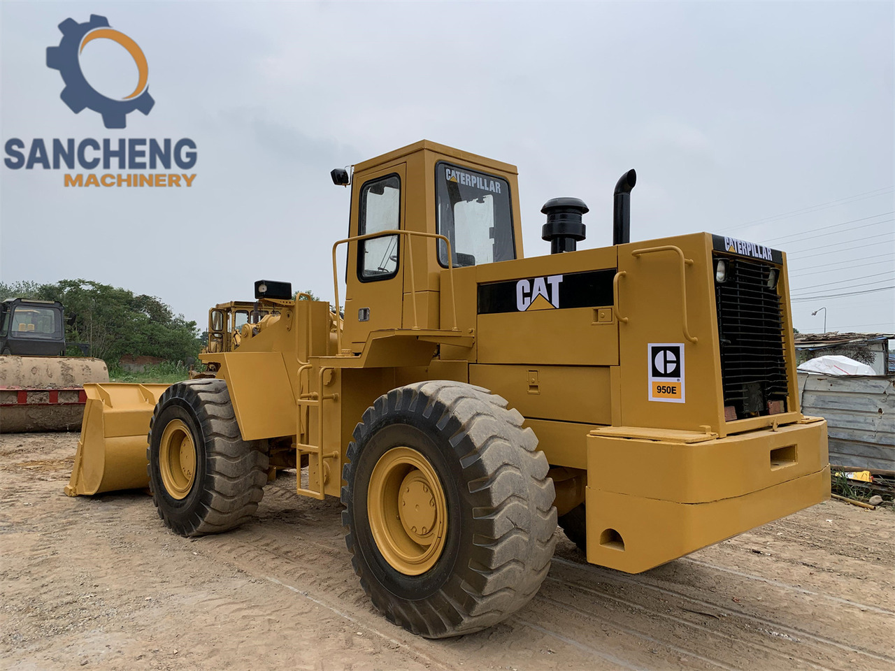 CATERPILLAR 950E - Gumikerekes homlokrakodó: 3 kép. CATERPILLAR 950E - Gumikerekes homlokrakodó: 3 kép.