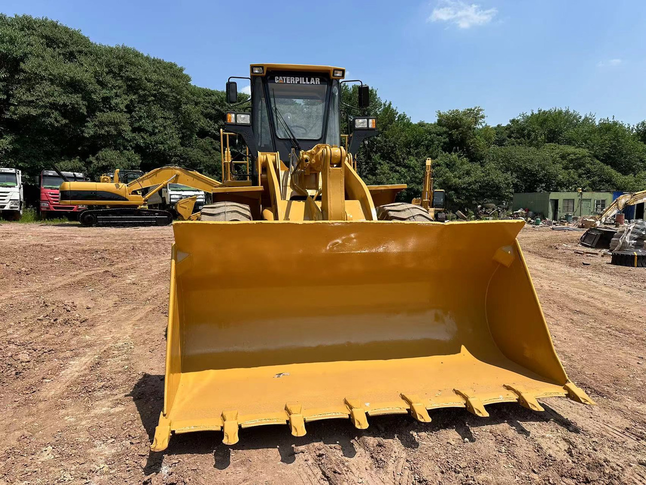CATERPILLAR 950G - Gumikerekes homlokrakodó: 3 kép. CATERPILLAR 950G - Gumikerekes homlokrakodó: 3 kép.