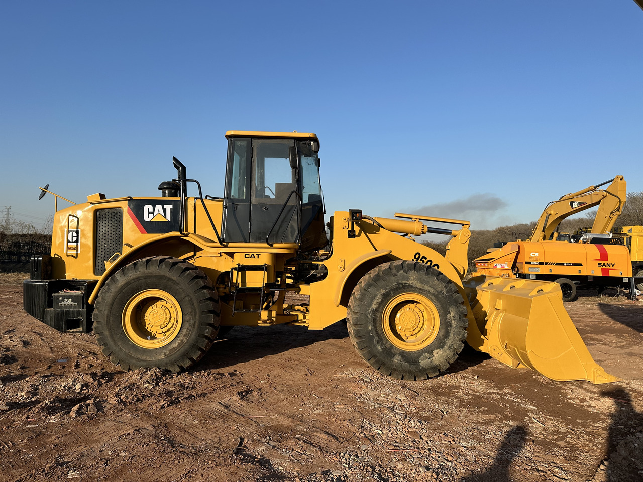 CATERPILLAR 950G - Gumikerekes homlokrakodó: 5 kép. CATERPILLAR 950G - Gumikerekes homlokrakodó: 5 kép.