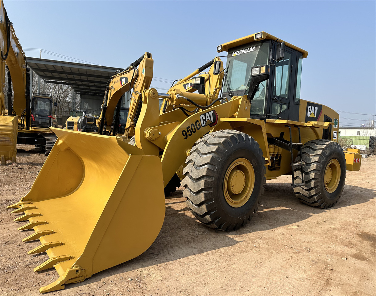 CATERPILLAR 950G - Gumikerekes homlokrakodó: 5 kép. CATERPILLAR 950G - Gumikerekes homlokrakodó: 5 kép.