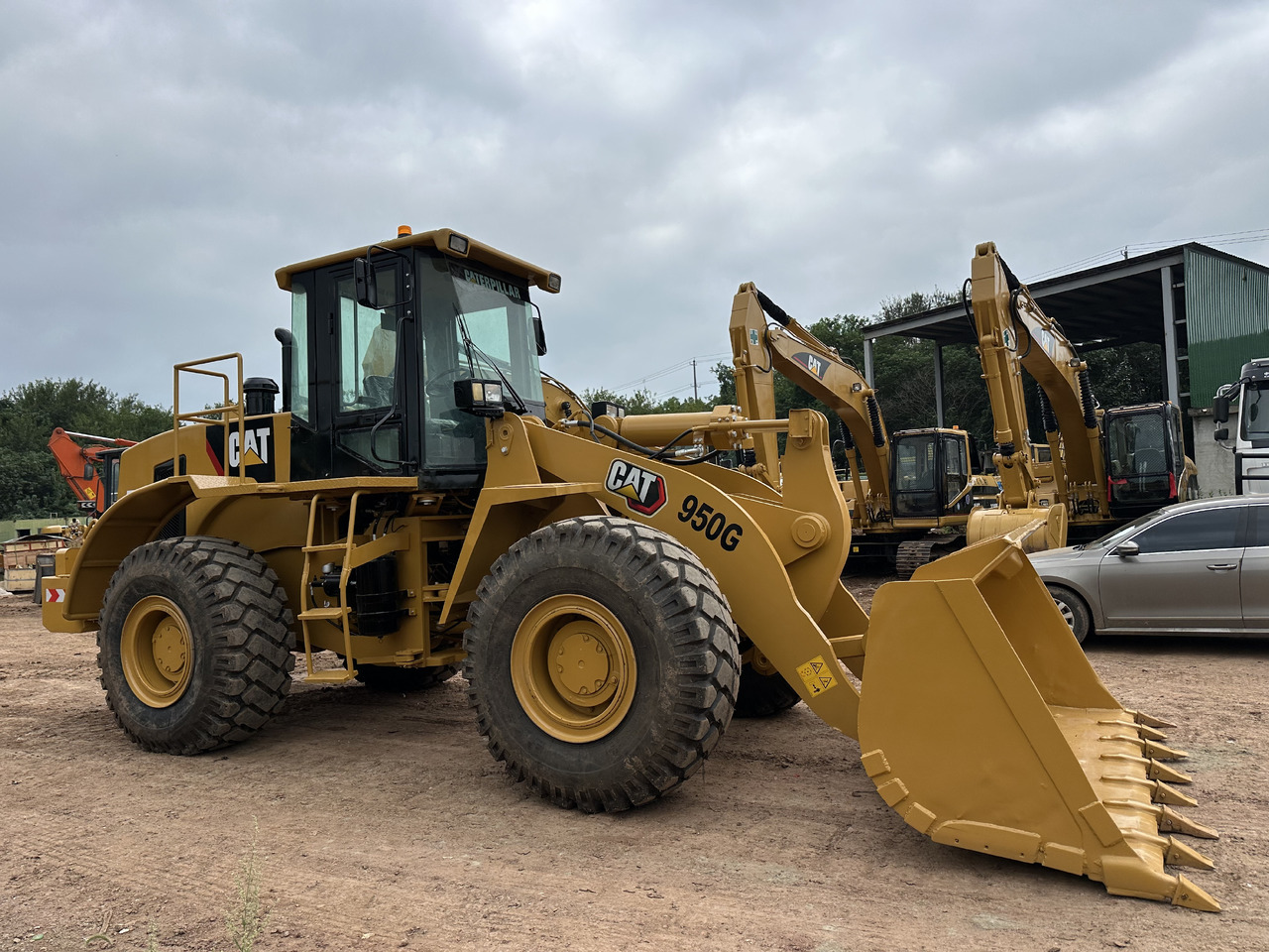 CATERPILLAR 950G - Gumikerekes homlokrakodó: 2 kép. CATERPILLAR 950G - Gumikerekes homlokrakodó: 2 kép.
