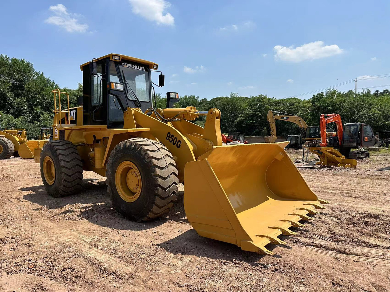 CATERPILLAR 950G - Gumikerekes homlokrakodó: 2 kép. CATERPILLAR 950G - Gumikerekes homlokrakodó: 2 kép.