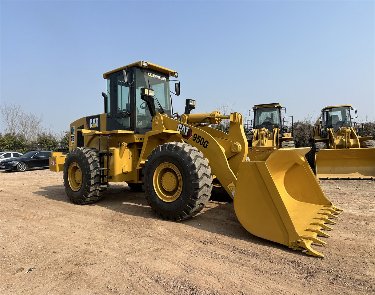 CATERPILLAR 950G - Gumikerekes homlokrakodó: 2 kép. CATERPILLAR 950G - Gumikerekes homlokrakodó: 2 kép.
