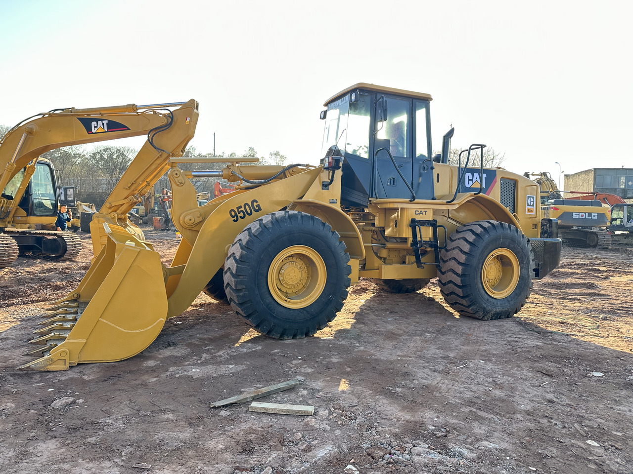 CATERPILLAR 950G - Gumikerekes homlokrakodó: 3 kép. CATERPILLAR 950G - Gumikerekes homlokrakodó: 3 kép.