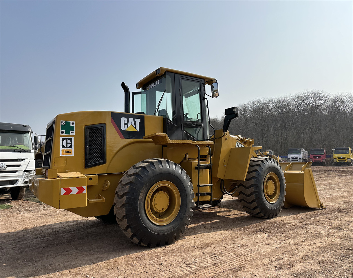 CATERPILLAR 950G - Gumikerekes homlokrakodó: 2 kép. CATERPILLAR 950G - Gumikerekes homlokrakodó: 2 kép.